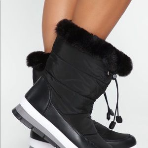 Baby It’s Cold Flat Boots Black